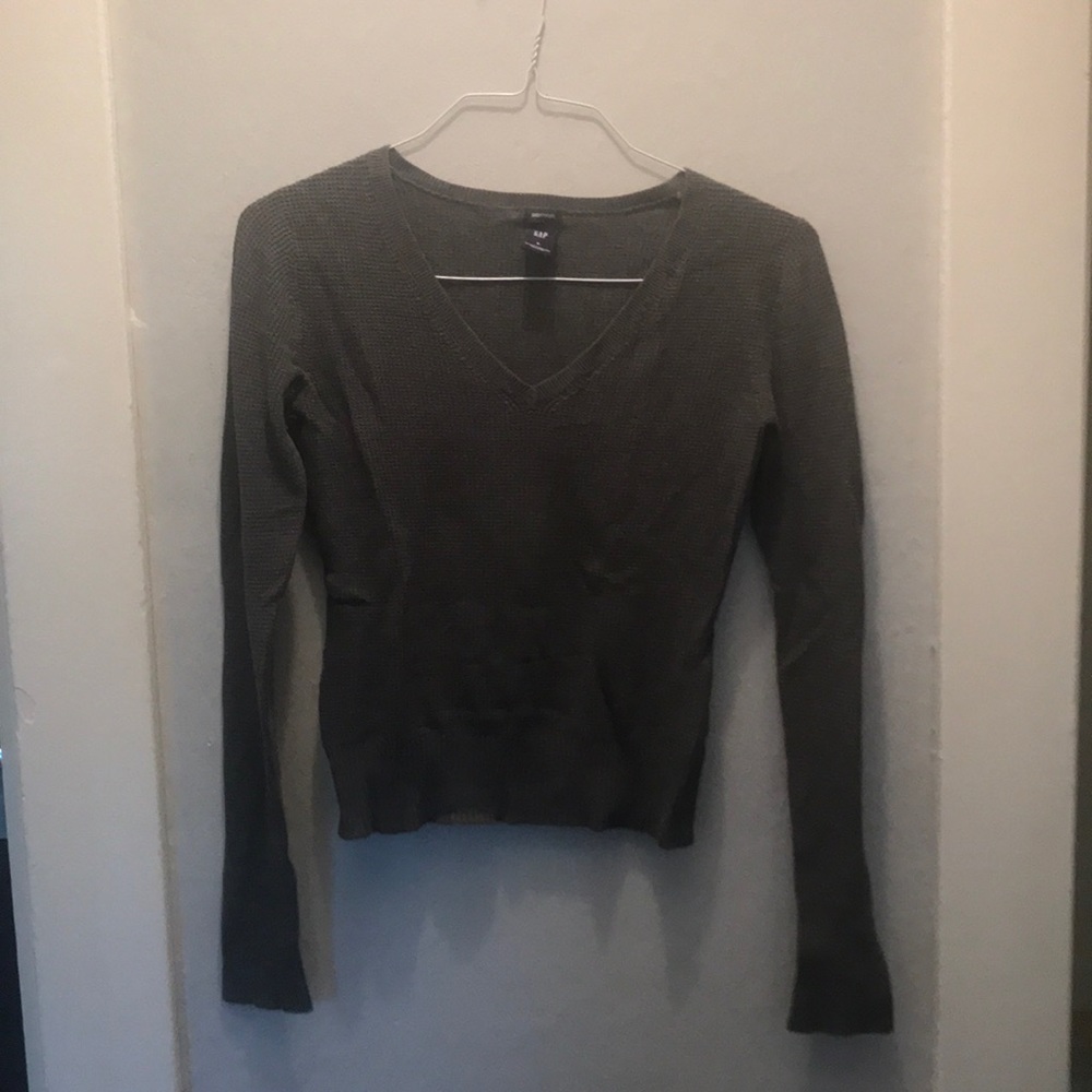 Gap v-neck gray sweater size S